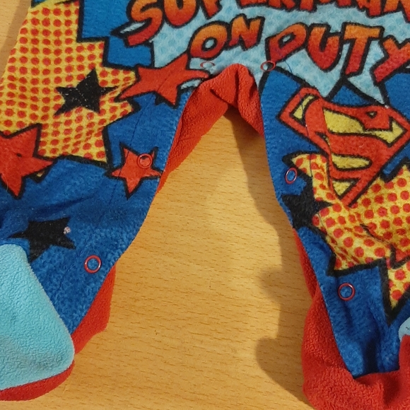 💜4/$20💜 Superman Fleece Sleeper - Picture 3 of 6